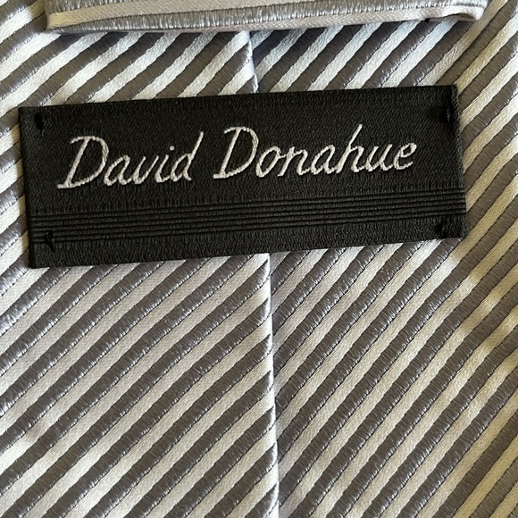 NEW WITH TAGS David Donahue Silver Silk Tie - Picture 2 of 3